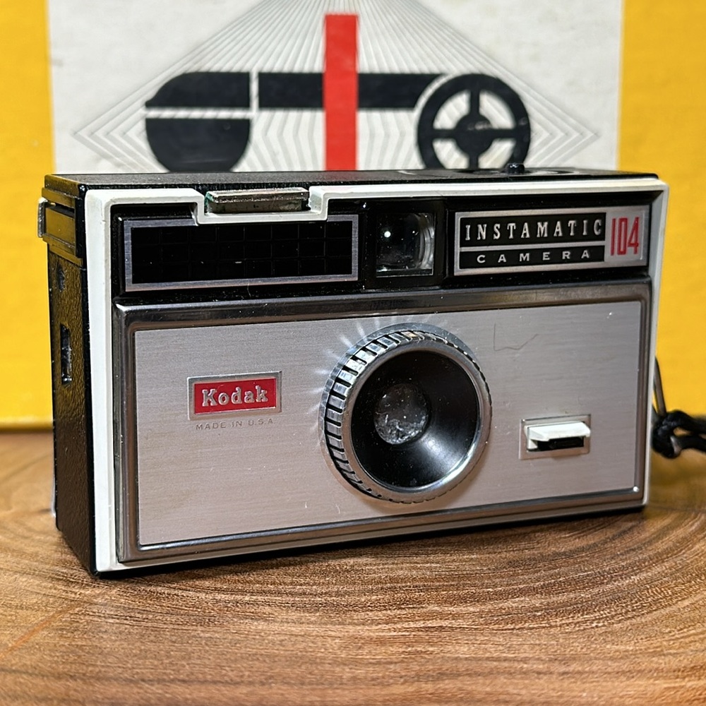 KODAK Instamatic 104/Outfit with Box - Picture 2 of 16